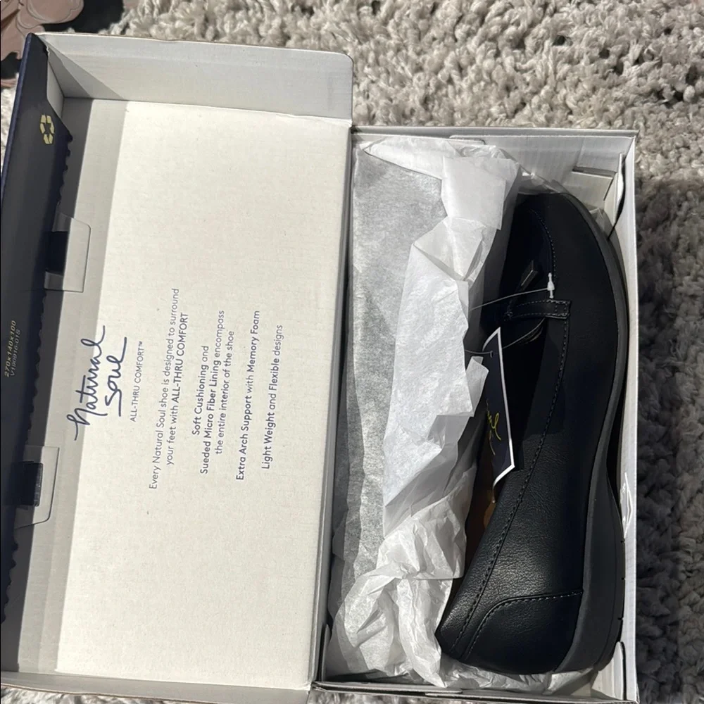 Natural Soul Black Loafers - Picture 2 of 4
